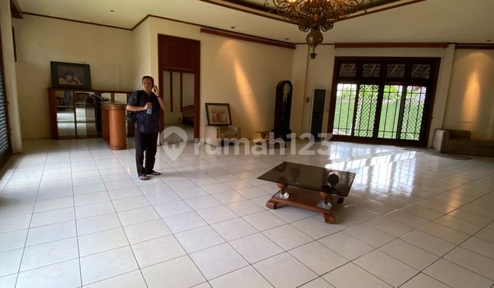 Rumah Besar di Patra Kuningan, Jakarta Selatan 2