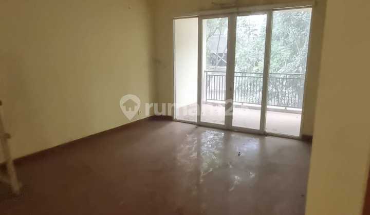 Rumah Besar Hook dengan Kolam Renang di Simplicity BSD Icon, Tangerang Selatan