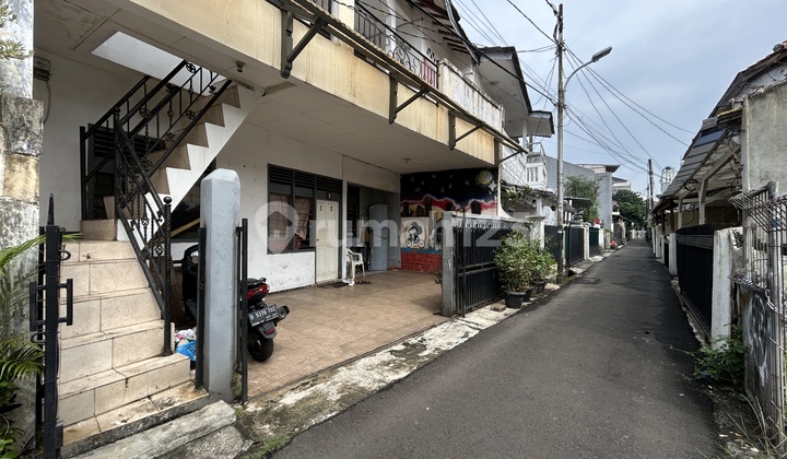 Pilihan tepat untuk berinvestasi kost di Tebet, kamar terisi full, dekat stasiun Tebet, dekat ke Jl. Abdullah Syafei, bebas banjir