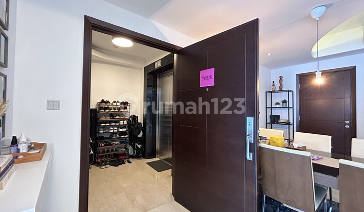 Apartment in central Jakarta, with a private elevator, a step away from the Kokas area, close to Tebet station, very strategic! 2