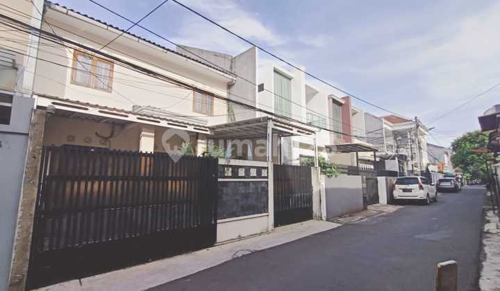 For Sale Nice Well-Maintained House, Ready to Occupy, 2 Floors, 2-Car Road Access, Strategic Location, near Tebet Station