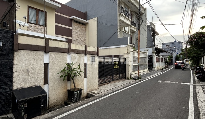 Dijual Rumah di Menteng 2 M-An Jalan 2 Mobil 2