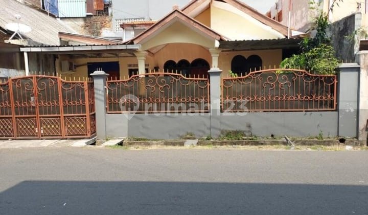 Dijual Rumah Hitung Tanah Setiabudi Cocok Dibangun Kost-Kost Dijual Rumah Hitung Tanah Setiabudi Cocok Dibangun Kost-Kost