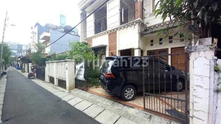 Rumah Siap Huni Menteng Dalam Komplek Dekat Public Transport, Dekat Mall