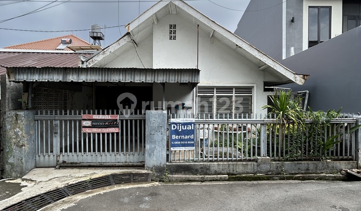 Rumah Hitung Tanah di Tebet. Akses Mudah, Dekat Taman, Cocok Dibangun Kembali untuk Investasi Rumah Hitung Tanah di Tebet. Akses Mudah, Dekat Taman, Cocok Dibangun Kembali untuk Investasi
