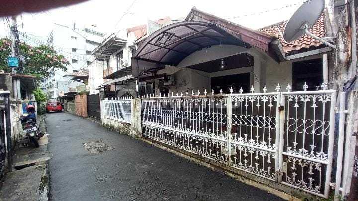 Rumah Hitung Tanah 2M-An di Tebet, Cocok untuk Investasi!