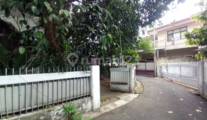 Land Calculation House in Otista, Within a Complex, East Jakarta's Elite Area, A Step to the City Center, Close to Halim Airport, Near Cawang Station & Cikoko LRT, Near Toll Access 2