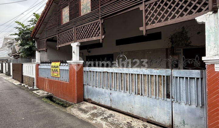 Rumah Hitung Tanah Tebet Dekat Jalan 2 Mobil, Dekat St. Cawang 2
