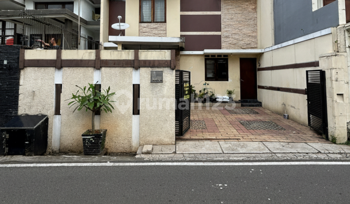 Dijual Rumah di Menteng 2 M-An Jalan 2 Mobil 1