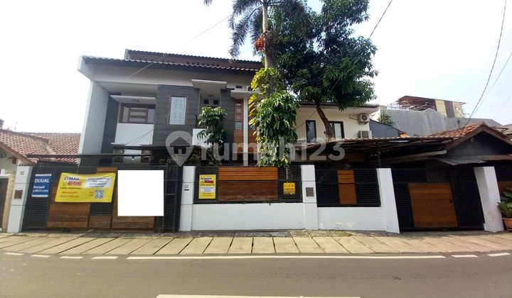 Rumah Mewah 3 Lantai Otista Jalan 2 Mobil