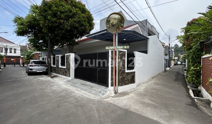 Dijual Rumah Siap Huni, Akses Jalan 2 Mobil, Lokasi Strategis Dekat ke Taman Ecopark, Dekat ke Pusat Perbelanjaan Modern Dan Tradisional, Dekat ke RS Tebet Dijual Rumah Siap Huni, Akses Jalan 2 Mobil, Lokasi Strategis Dekat ke Taman Ecopark, Dekat ke Pusat Perbelanjaan Modern Dan Tradisional, Dekat ke RS Tebet