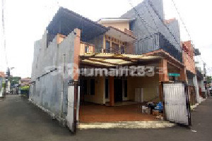 Rumah 2 Lantai Posisi Hoek Di Tebet