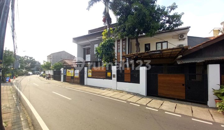 Luxurious 3-Story House, 2-Car Wide Access, Strategic Location, Flood-Free, Near Toll Gate, Close to Halim Airport, Roadside Location, A Step Away from City Center. 2