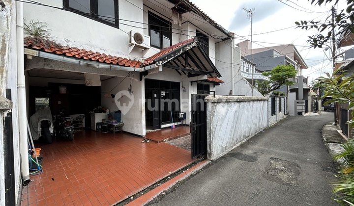 House for sale, also suitable for boarding in Tebet, close to Kokas, Pancoran, near toll access, near public transport.