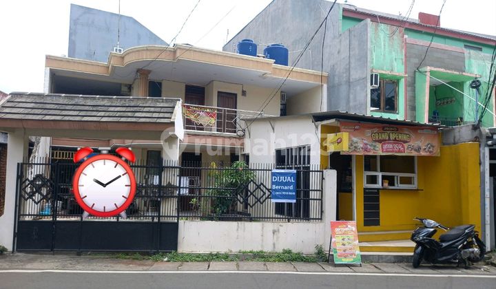 Two-Storey House Ideal for Boarding Near Station, Wide Access, A Step to Kokas, Flood-Free, Strategically Located in Tebet 2