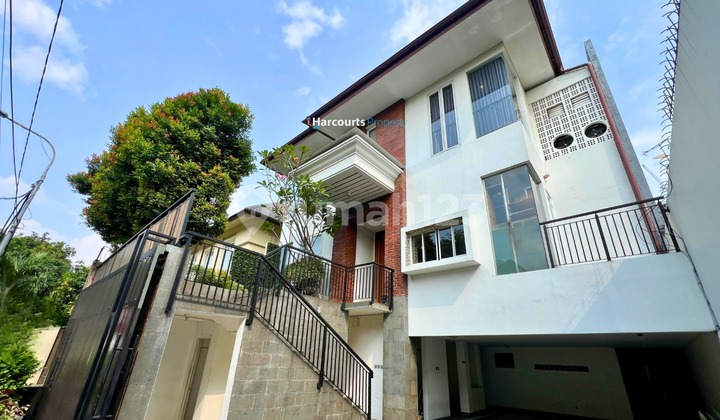 Pondok Indah Area, Disewakan Rumah  Modern Minimalis Lingkungan Tenang Dekat Sekolah Internasional JIS, Terogong 1