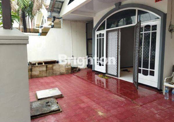 DIJUAL RUMAH TERAWAT PONDOK NIRWANA SIAP PAKAI LOKASI STRATEGIS SEKALI COCOK JUGA UNTK RUMAH USAHA SELANGKAH KE MERR, RUNGKUT, JEMURSARI, KEDUNGBARUK, SUPERINDO,TOLL TAMBAK SUMUR ROW JALAN 3 MOBIL  1