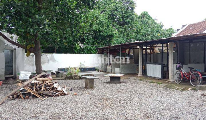 FORSALE DI JUAL RUMAH LAMA TP DI HITUNG TANAH NOL JALAN RAYA YG PADAT DAN RAMAI LETAK SANGAT STRATEGIS SEKALI DI SEKITAR NYA KANAN DAN KIRI ADA HOTEL ,CAFE" ,UNIVERSITAS ,BBRP SEKOLAHAN DLL SELANGKAH KE KANTOR PENGADILAN KEDIRI,RUMAH SAKIT. HARGA NEGO  2