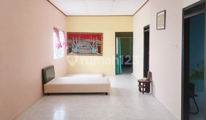 Spacious House Near Untidar University Campus with a Large Backyard Garden 2