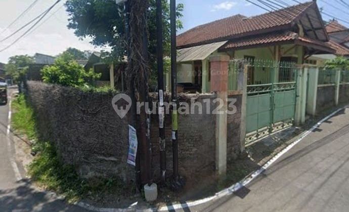 Spacious House with Hook Near Merah Putih Regional Hospital, SHM in Blondo, Magelang-Jogja Road, Magelang, Central Java, Indonesia, 56512, Mungkit. 2