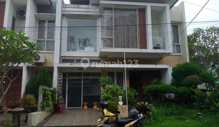 Rumah 3 Lantai Bagus Semi Furnished SHM di Jalan Cempaka Komplek Cempaka Residence Mertoyudan Magelang, Magelang 1