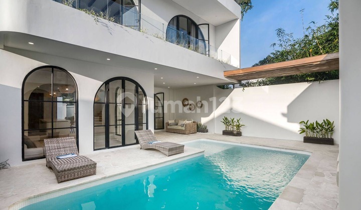 DIJUAL VILLA CANGGU EKSKLUSIF MEDITERANIAN DEKAT BATUBOLONG