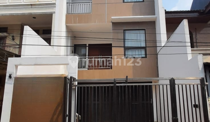 Dijual Cepat Rumah 3 Lantai,Bagus,Siap.huni di Kelapa.kopyor(Kelapa.gading)