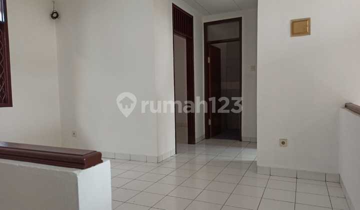 Quick Sale Ready-to-Live House (Post-Renovation), Affordable Price Near NJOP, In Metland Cakung East Jakarta 2