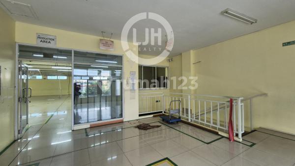 Warehouse + 2-Storey Office Building in Bizpark, Penggilingan, East Jakarta Warehouse + 2-Storey Office Building in Bizpark, Penggilingan, East Jakarta