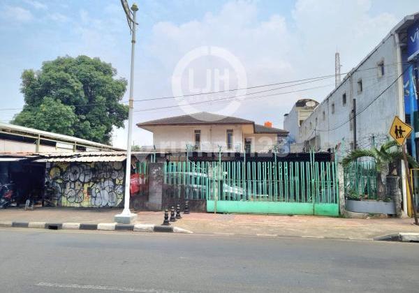 Rumah Luas Lokasi Strategis di Kedoya Raya Jakarta Barat 