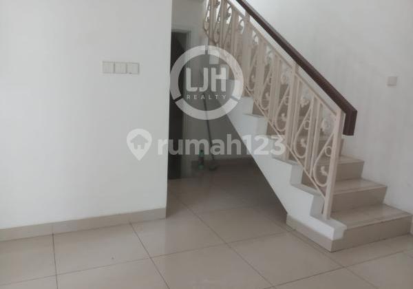 Semi-Furnished Neat House Ready to Occupy in South Thames Jgc, Cakung, East Jakarta 2
