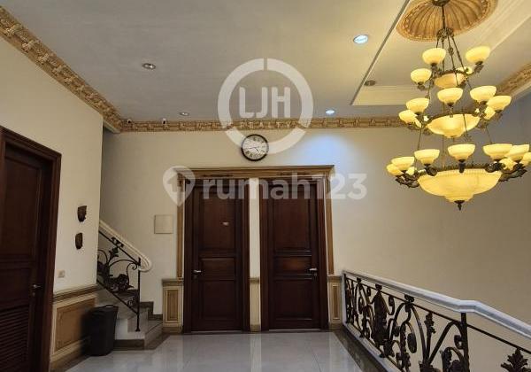 Rumah Mewah Arsitektur Klasik di Bukit Gading Mediterania, Kelapa Gading, Jakarta Utara 2