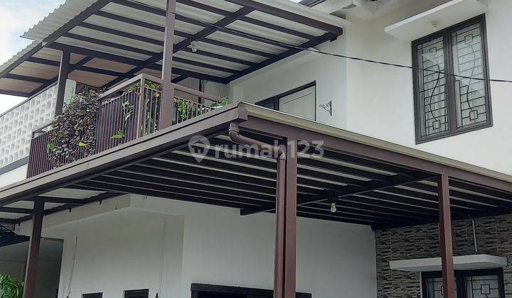 10 Menit Ke Pusat Kuniler Modern Dan Tradisional Dari Townhouse 1