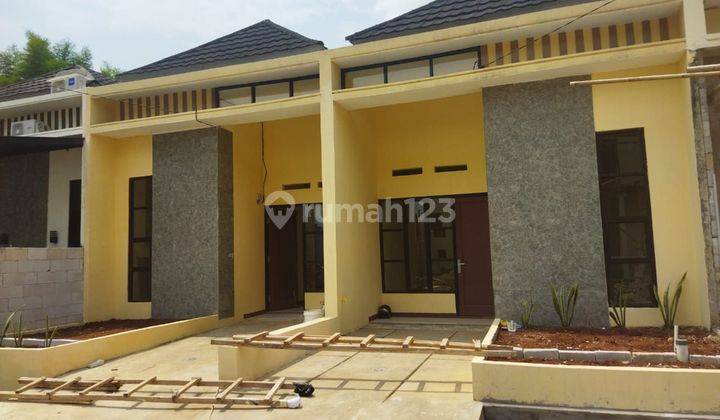 Rumah Dengan Fasilitas Umum Kolam Renang Dan Taman Termurah  1