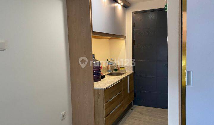 Disewakan Apartemen Studio Collins Boulevard Semi Furnished 2