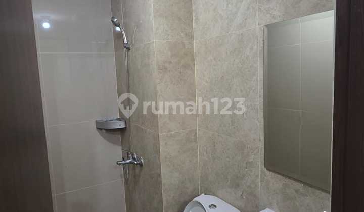 Lloyd Alam Sutera Apartment Beautiful 3 BR 2