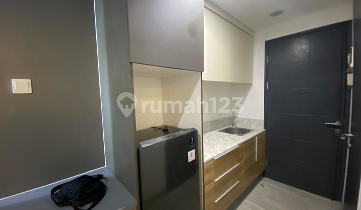 Collins Boulevard Studio Apartment Fully Furnished Near Binus