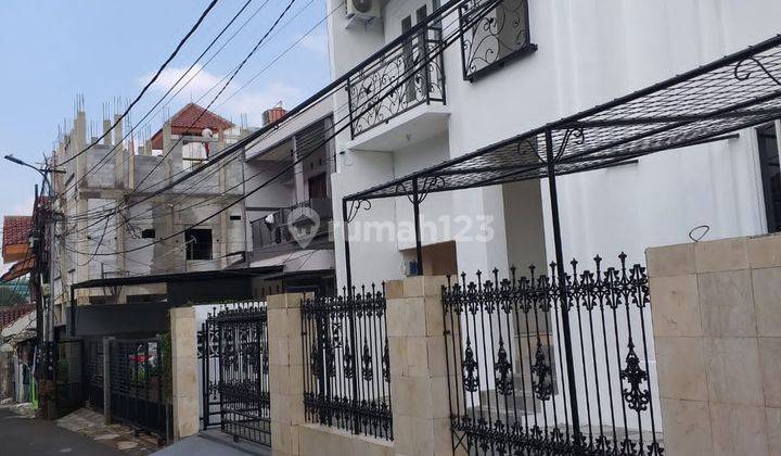 Rumah Bagus Modern 2 Lantai Daerah Senopati Disewakan  1