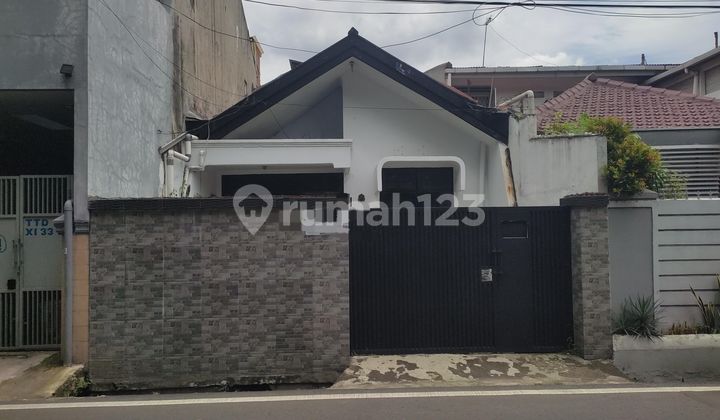Rumah Samping Jalan Akses Dekat Ke Stasiun Krl Di Tebet Disewakan