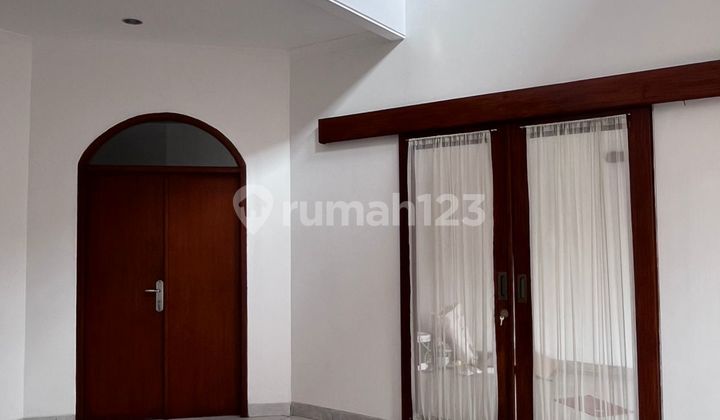 Rumah Dengan Taman Luas Dihook Komplek Cipete Disewakan 2