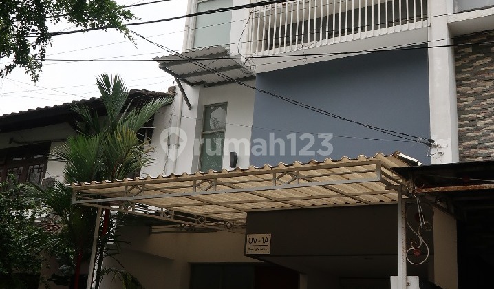 Rumah Modern Dibelakang Pondok Indah Mall Disewa