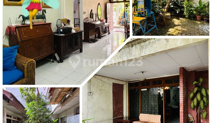 Rumah Tua Layak Pakai, Lingkungan Asri Dalam Komplek Duren Sawit