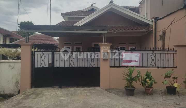 Baru Direnovasi, Rumah Bagus Banget Lokasi Strategis Dipejaten
