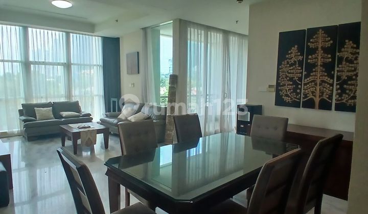 For Sale: The Peak Sudirman Apartment in Jakarta, 159sqm with balcony & private lift.
