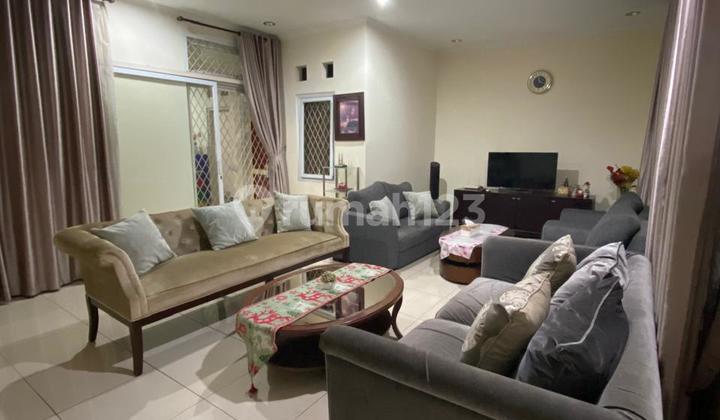 For sale: 370 m2 spacious house, north-facing, near the park, located in Taman Yasmin Sector 5, Bogor. 2