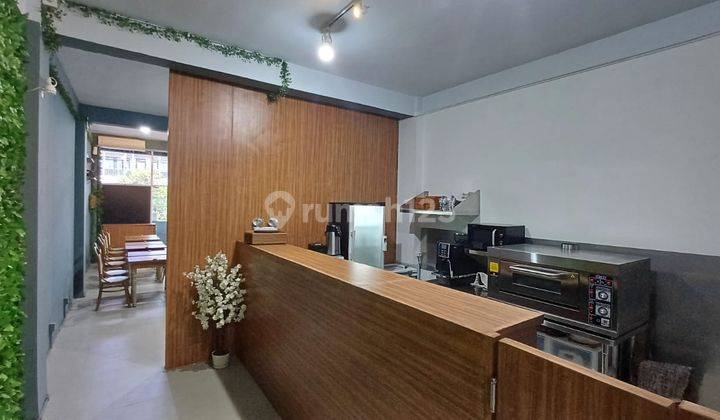 3-Storey Shophouse in Kuta Culinary Center Area Shophouse on Jl Dewi Sri Kuta, Dewi Sri 200 m² Semi Furnished SHM - Freehold Certificate 1