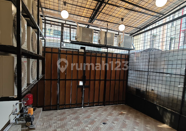 Dijual Kos-Kosan 20 Kamar Letak Strategis, di Tambora Jakarta Barat
