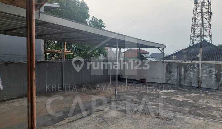 2.5-Storey Shop House With Strategic Location and Business-Ready on Sumedang Main Road 2