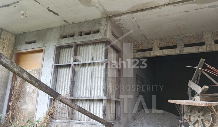Rumah Tinggal 2 setengah Lantai dalam Komplek di Antapani 2
