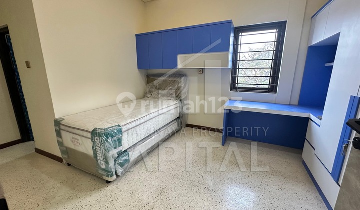 Rumah Baru 3 Lantai dengan Industrial Minimalis Modern Style di Parakan Batununggal